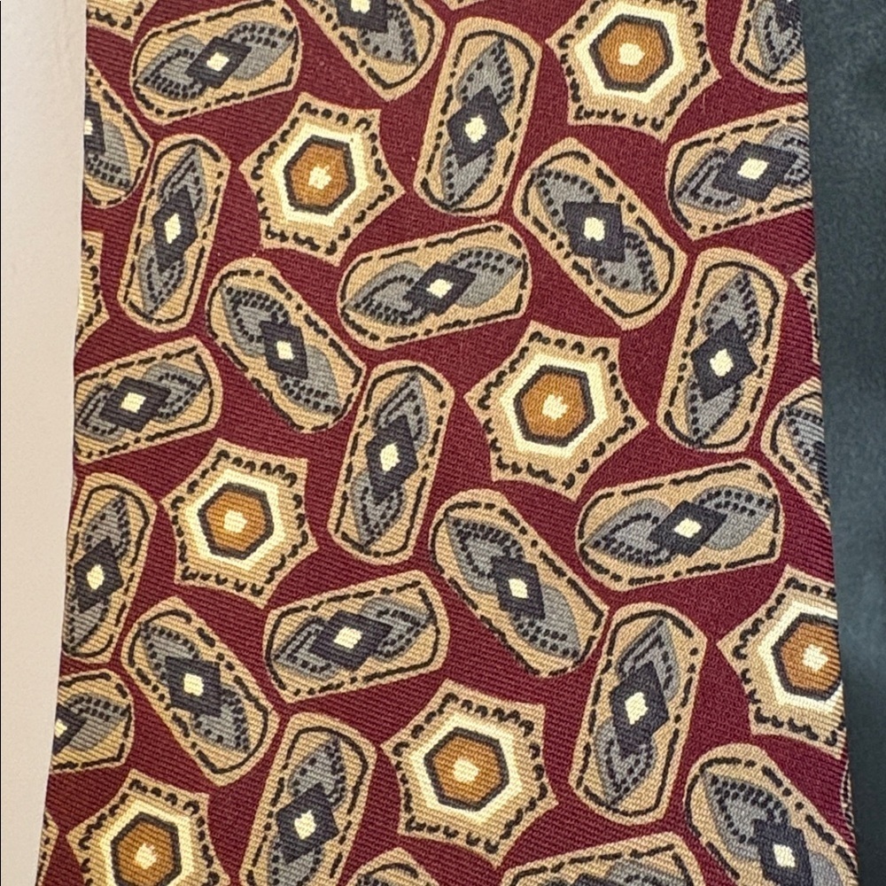 Burberrys of London Vintage Silk Burgundy Medallion Geometric Pattern Necktie - Picture 7 of 12